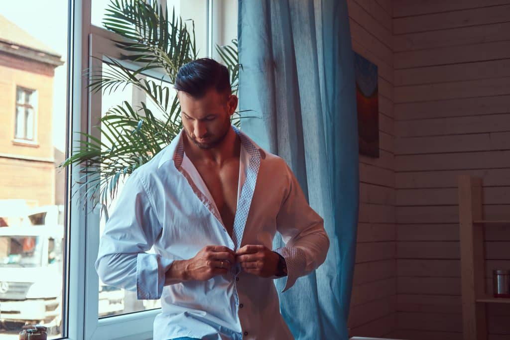 איך לשמור על מראה רענן כל היום? מדריך מקיף לגברים